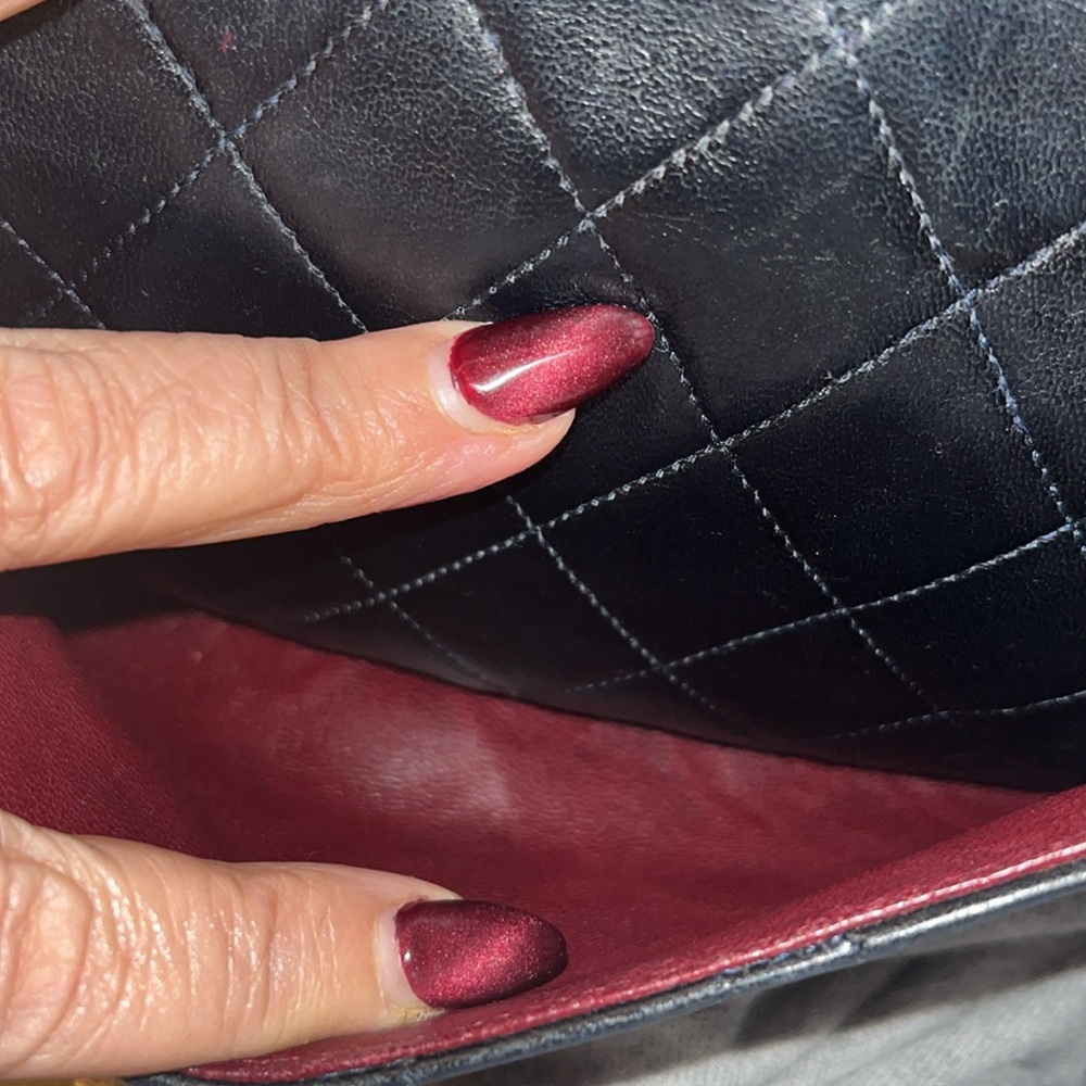 CHANEL Black Quilted Leather Shoulder Bag with Gold Chain - Picture 13 of 13